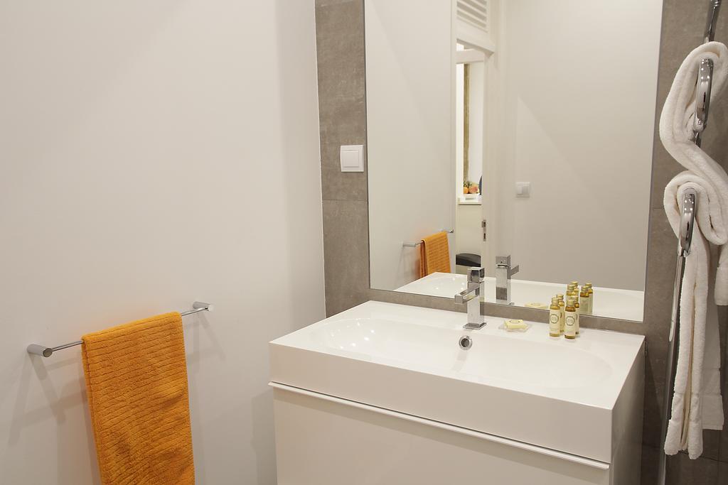 Design Duplex Apartment Ba/ Chiado Lisboa Стая снимка